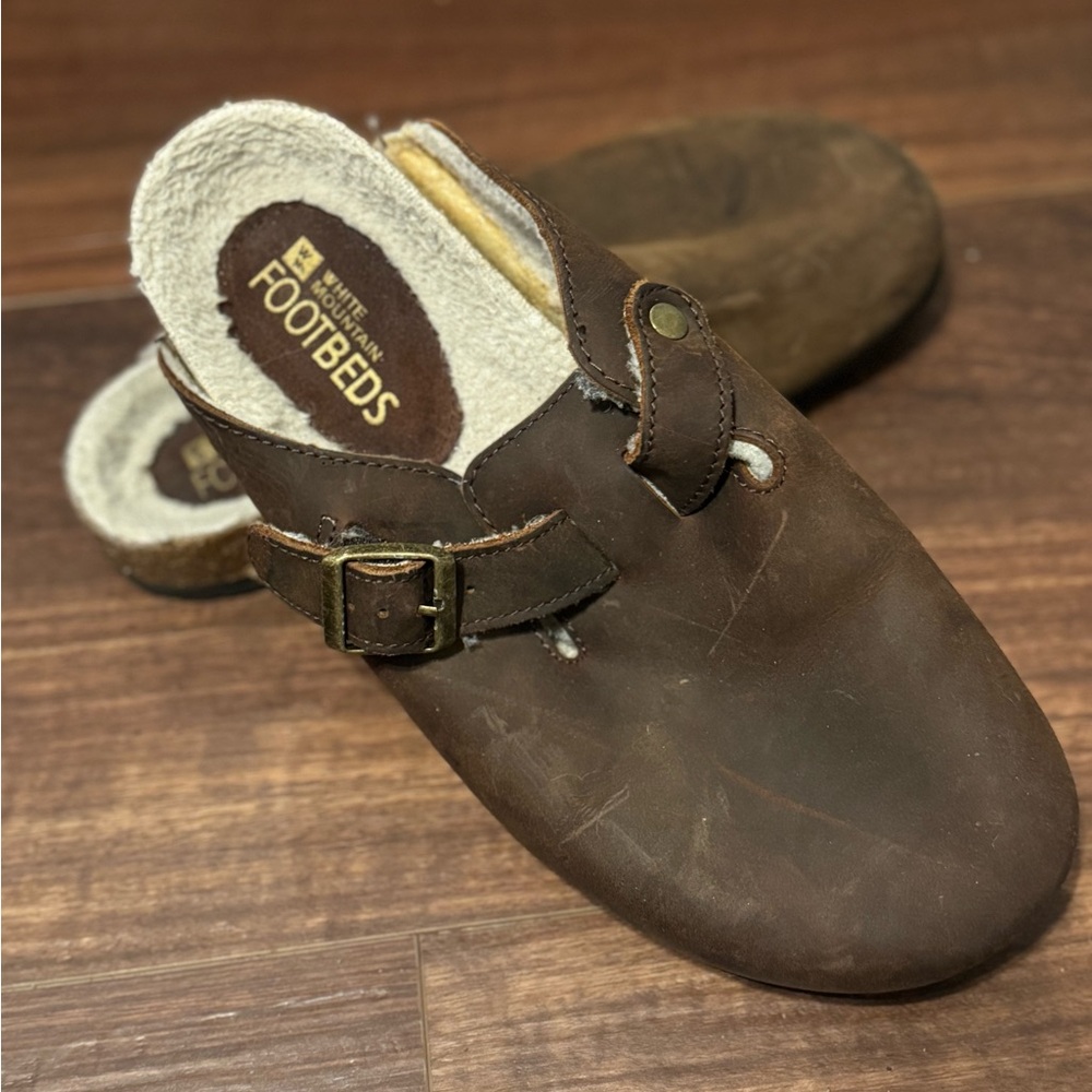 White mountain foot beds size 8 slipper